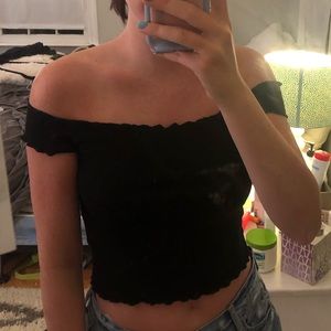 Black lettuce trim crop top